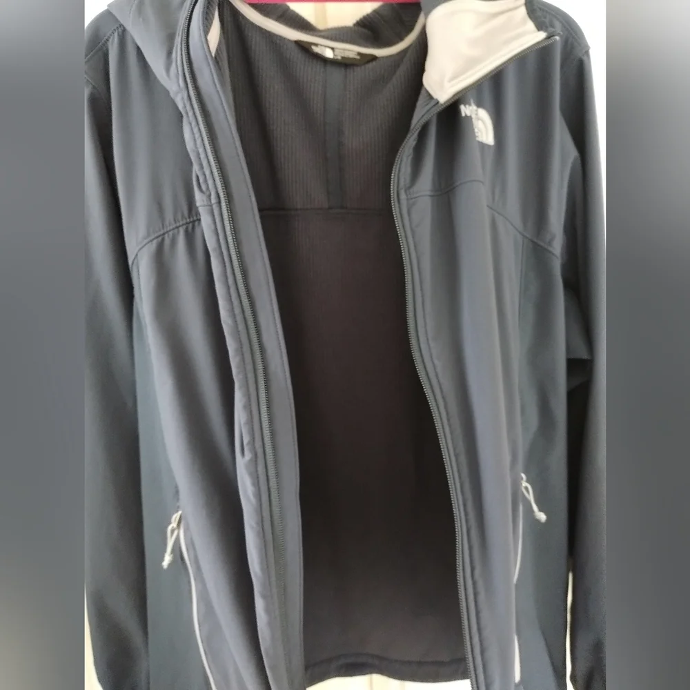 The North Face Navy Windwall Hooded Softshell Jacket Large